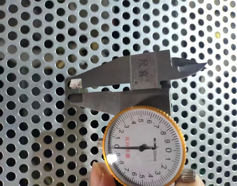 冲孔网表面处理工艺介绍，不同工艺对冲孔板使用寿命影响